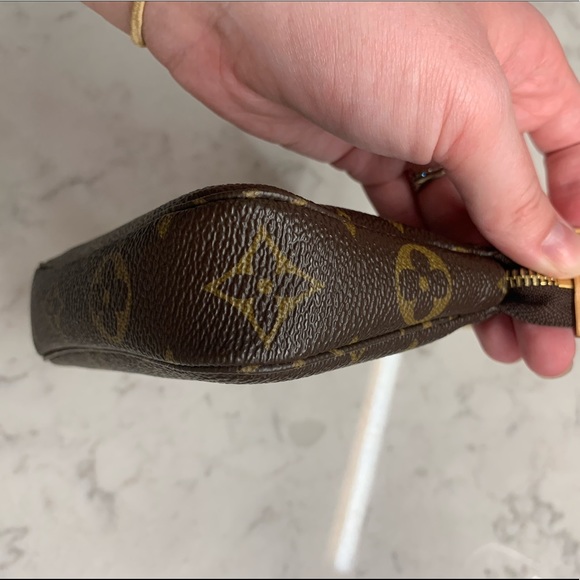 *SOLD* Louis Vuitton Mini Pochette Accessoires - Picture 7 of 10